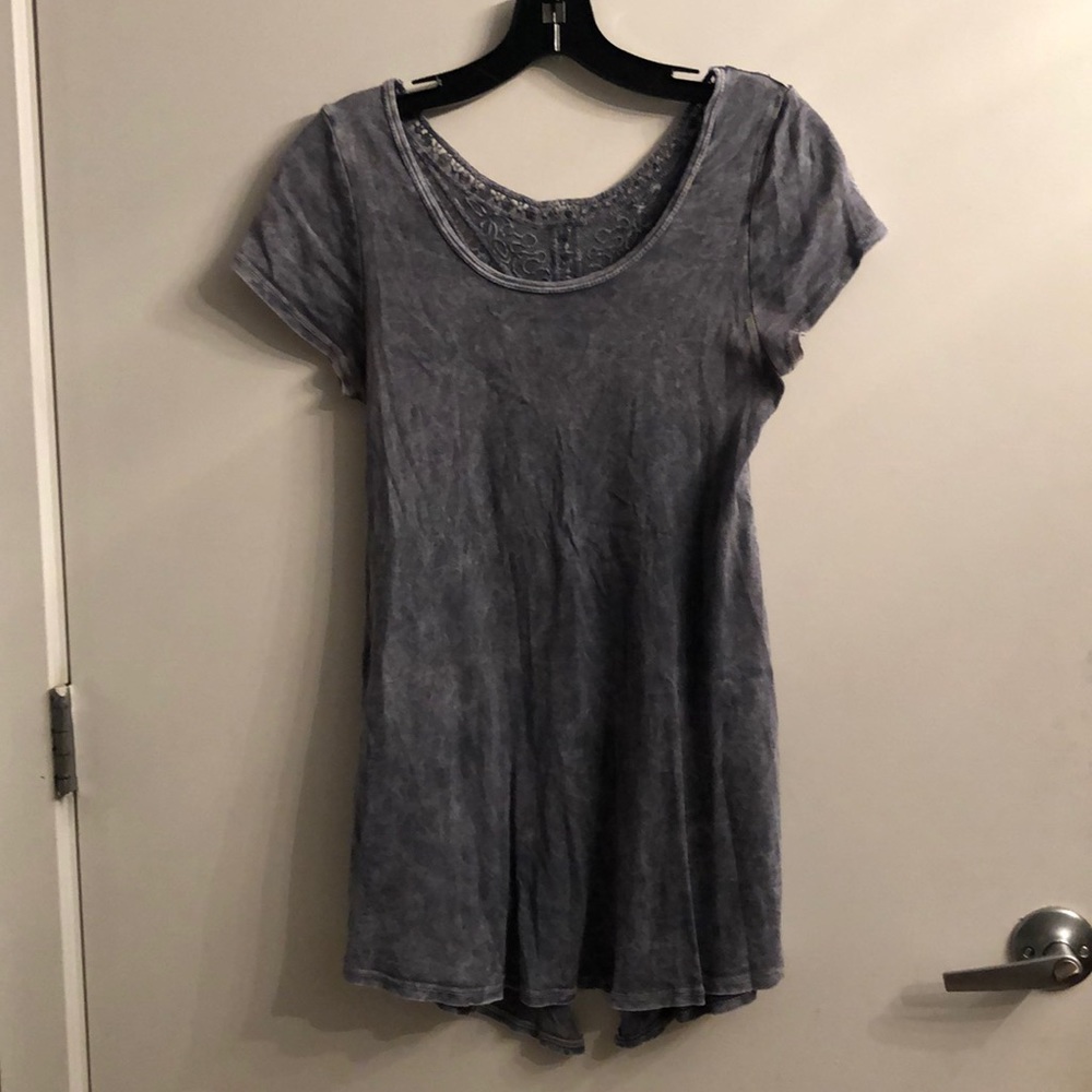 Small light grey/blue top